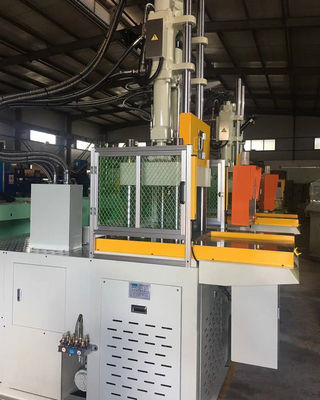 Machine de moulage par injection verticale à table à navette à glisser unique de haute efficacité de 45 tonnes