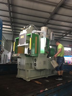 Machine de moulage par injection de plastique standard verticale pour prise électrique