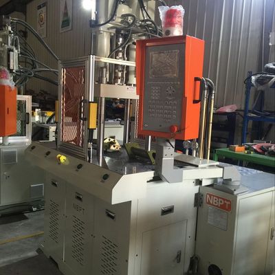 Machine d'injection directe en plastique à table à double glissement verticale 45T