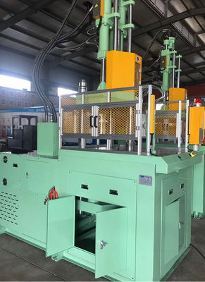 Machine de moulage par injection de plastique verticale rotative à haut rendement