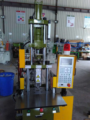 La machine de moulage par injection de Bakelite verticale BMC