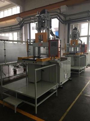 Une seule tête de tube verticale à coulisse de moulage par injection de planche machine d'injection de silicone entièrement automatique