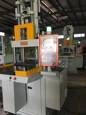 Machine de moulage par injection à plaque à glisser unique verticale 55T