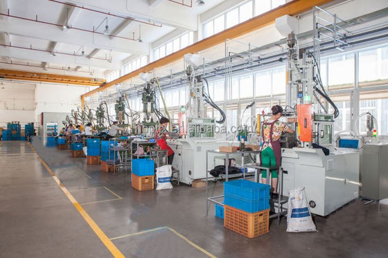 Machines de moulage par injection verticale