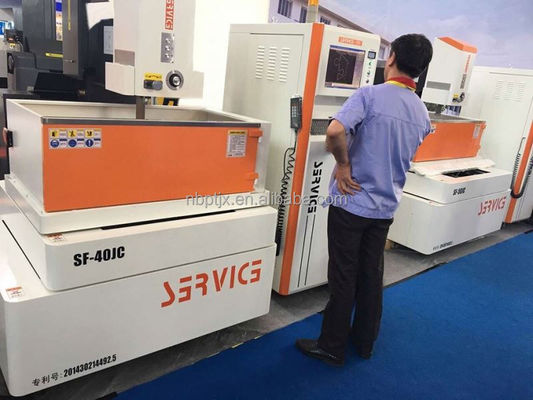 Machine de moulage par injection verticale