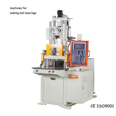 Machine de moulage par injection verticale pour la fabrication de balles de golf