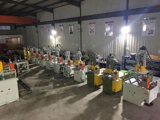 Machine de moulage par injection de plastique à basse pression verticale liant à fusion à chaud PT-100DL