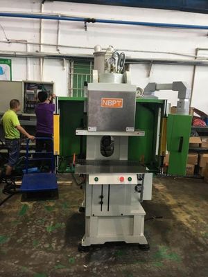 Machine de moulage par injection de plastique à haute efficacité