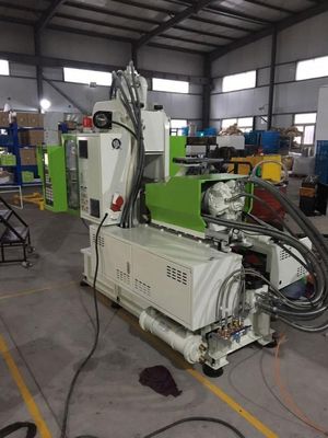 Machine de moulage par injection de plastique à haute efficacité