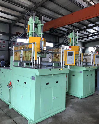 Machine de moulage de plastique de type vertical