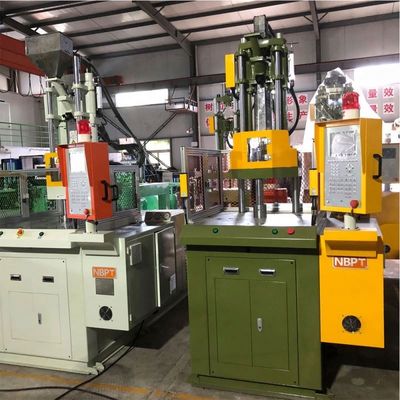 Fabricant chinois Machine d'injection verticale à quatre colonnes de haute qualité de 120 tonnes pour la fabrication de balles de golf